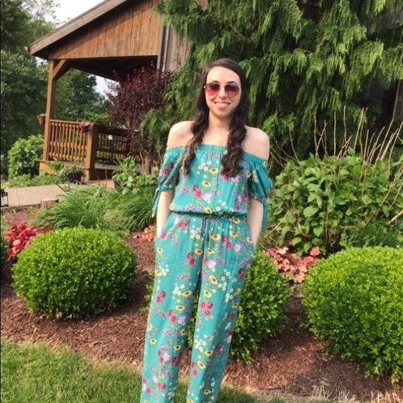 Meet your Posher, Stefanie - Picture 2 of 2